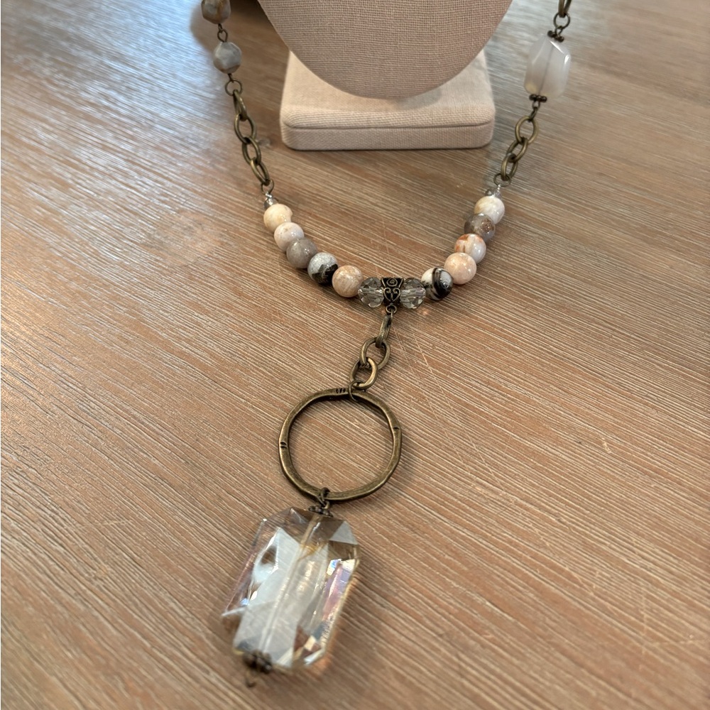 Elegant Crystal Pendant Necklace - Picture 4 of 4